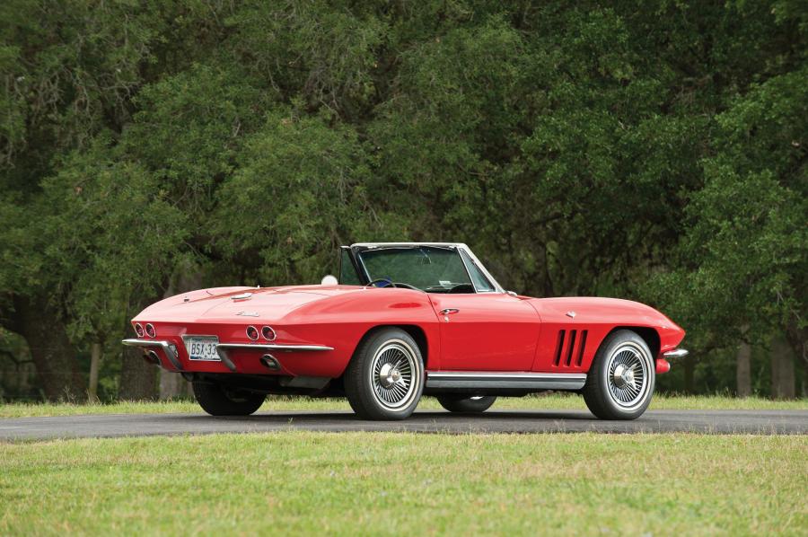  Chevrolet Corvette Stingray Convertible 1965 года  (фото 2 из 28)